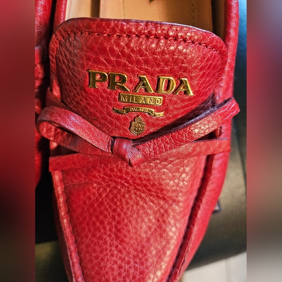 Prada Women High quality Saffiano Leather Logo Loafers - Picture 5 of 10